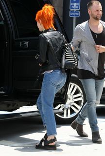 Hayley Williams feet photo thumbnail