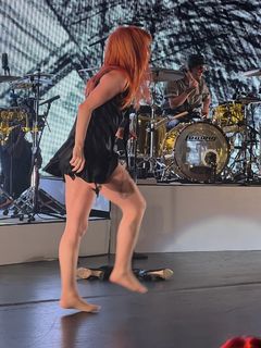 Hayley Williams feet photo thumbnail