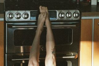 Hayley Williams feet photo thumbnail