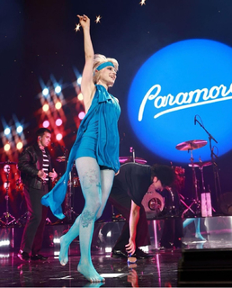 Hayley Williams feet photo thumbnail
