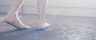 Hayley Williams feet photo thumbnail