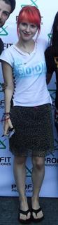 Hayley Williams feet photo thumbnail