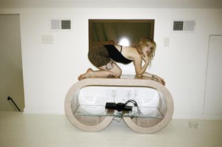 Hayley Williams feet photo thumbnail