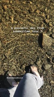 Hayley Williams feet photo 1