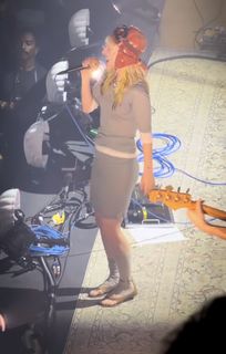 Hayley Williams feet photo 2