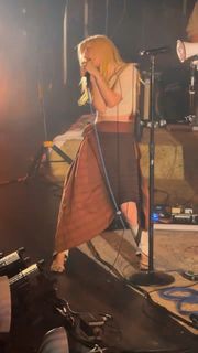 Hayley Williams feet photo 18