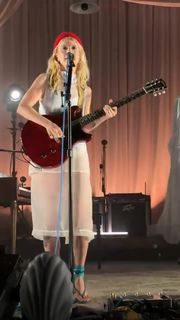 Hayley Williams feet photo 17