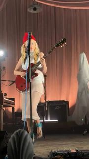 Hayley Williams feet photo 16