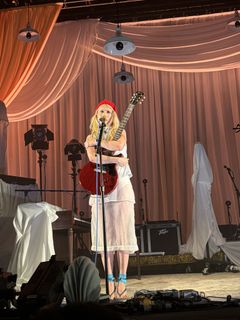Hayley Williams feet photo 14