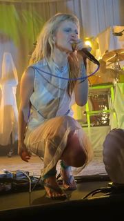 Hayley Williams feet photo 12