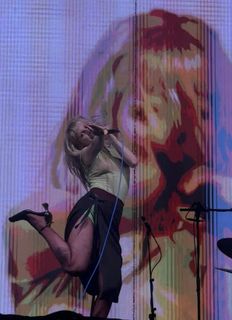Hayley Williams feet photo 10