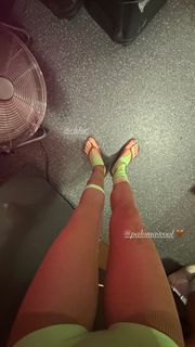 Hayley Williams feet photo 8