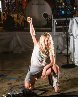 Hayley Williams feet photo 5