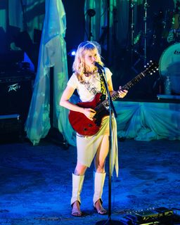 Hayley Williams feet photo 4
