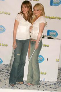 Haylie Duff feet photo thumbnail