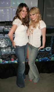 Haylie Duff feet photo thumbnail