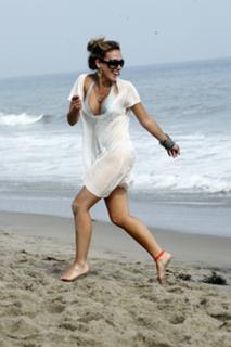 Haylie Duff feet photo thumbnail