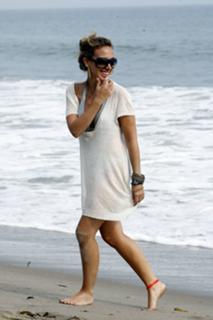 Haylie Duff feet photo thumbnail