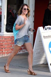 Haylie Duff feet photo thumbnail