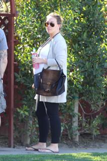 Haylie Duff feet photo thumbnail