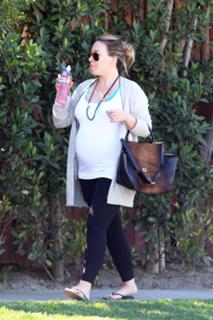 Haylie Duff feet photo thumbnail