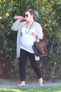 Haylie Duff feet photo thumbnail