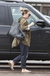 Haylie Duff feet photo thumbnail