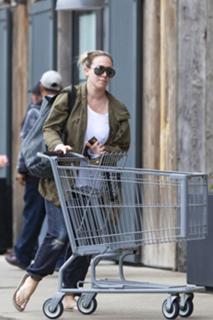 Haylie Duff feet photo thumbnail