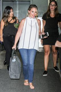 Haylie Duff feet photo thumbnail