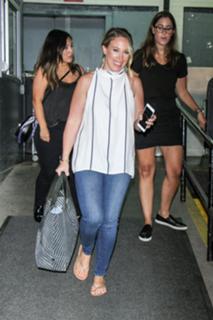 Haylie Duff feet photo thumbnail