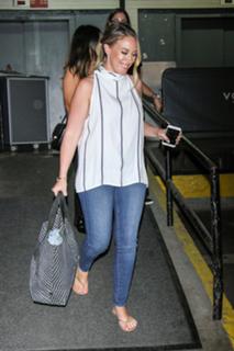 Haylie Duff feet photo thumbnail
