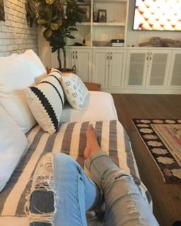 Haylie Duff feet photo thumbnail