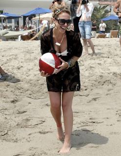 Haylie Duff feet photo thumbnail