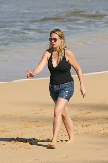 Haylie Duff feet photo thumbnail