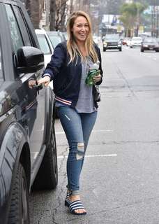 Haylie Duff feet photo thumbnail