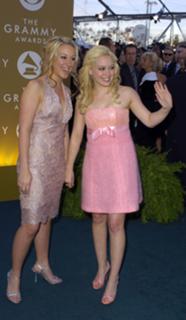 Haylie Duff feet photo thumbnail
