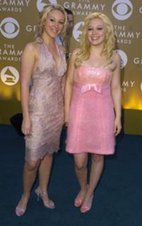 Haylie Duff feet photo thumbnail