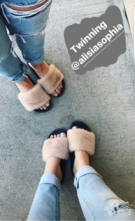 Haylie Duff feet photo thumbnail