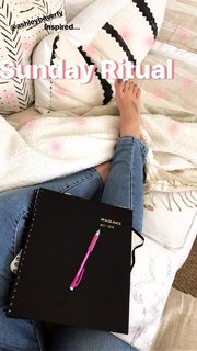 Haylie Duff feet photo thumbnail