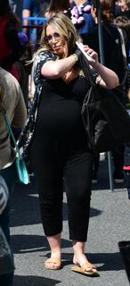 Haylie Duff feet photo thumbnail