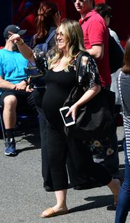 Haylie Duff feet photo thumbnail