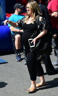 Haylie Duff feet photo thumbnail