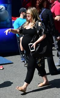 Haylie Duff feet photo thumbnail
