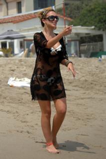 Haylie Duff feet photo thumbnail