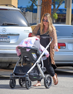 Haylie Duff feet photo thumbnail