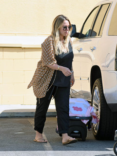 Haylie Duff feet photo thumbnail