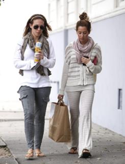 Haylie Duff feet photo thumbnail