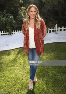 Haylie Duff feet photo thumbnail