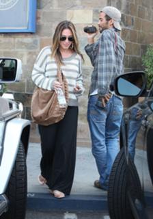 Haylie Duff feet photo thumbnail