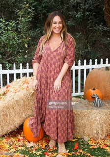 Haylie Duff feet photo thumbnail